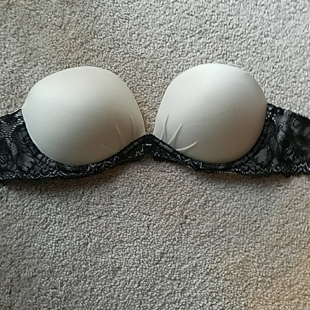 Victoria's secret black and white lace bra